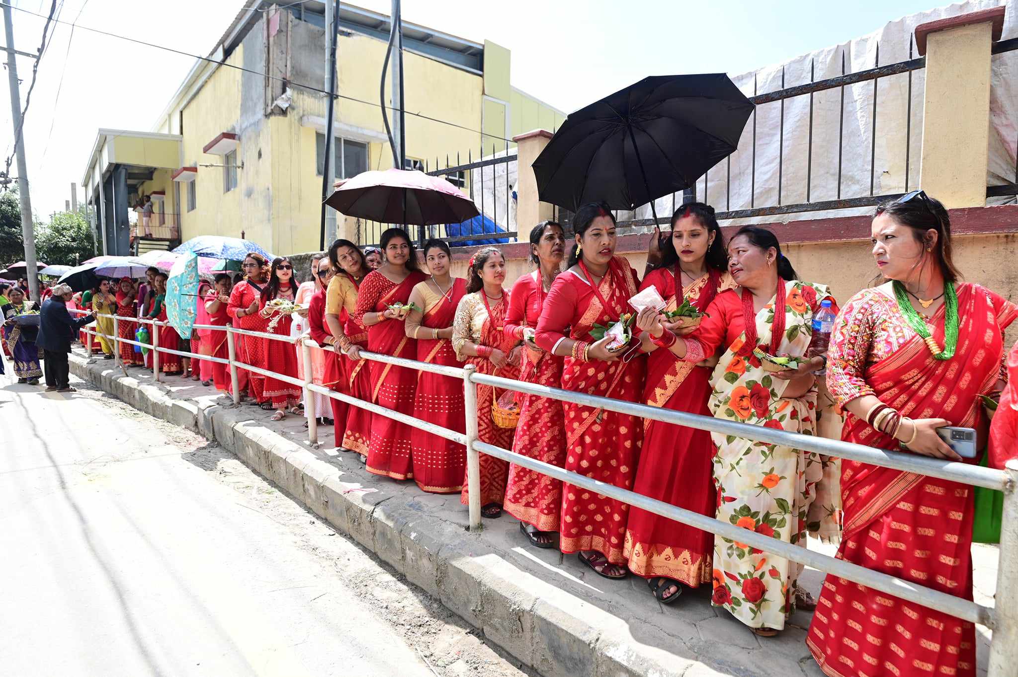ऋषिपञ्चमीमा ऋषेश्वर मन्दिरमा भक्तजनको घुइँचो (तस्वीरहरू)